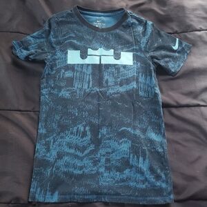 youth small NIKE Lebron James tee